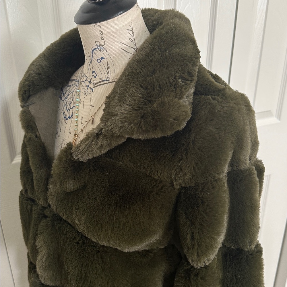 Belle Fare Faux Fur Olive Cropped Jacket - Picture 6 of 16